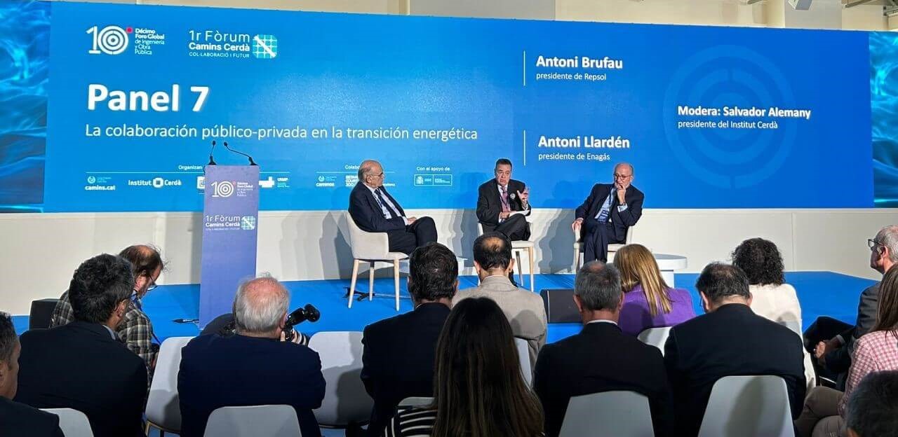 Antonio Llardén en el panel de debate 